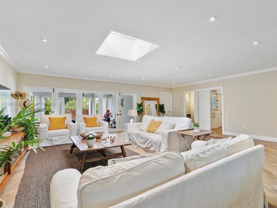 Active With Contract: $1,950,000 (4 beds, 2 baths, 2705 Square Feet)