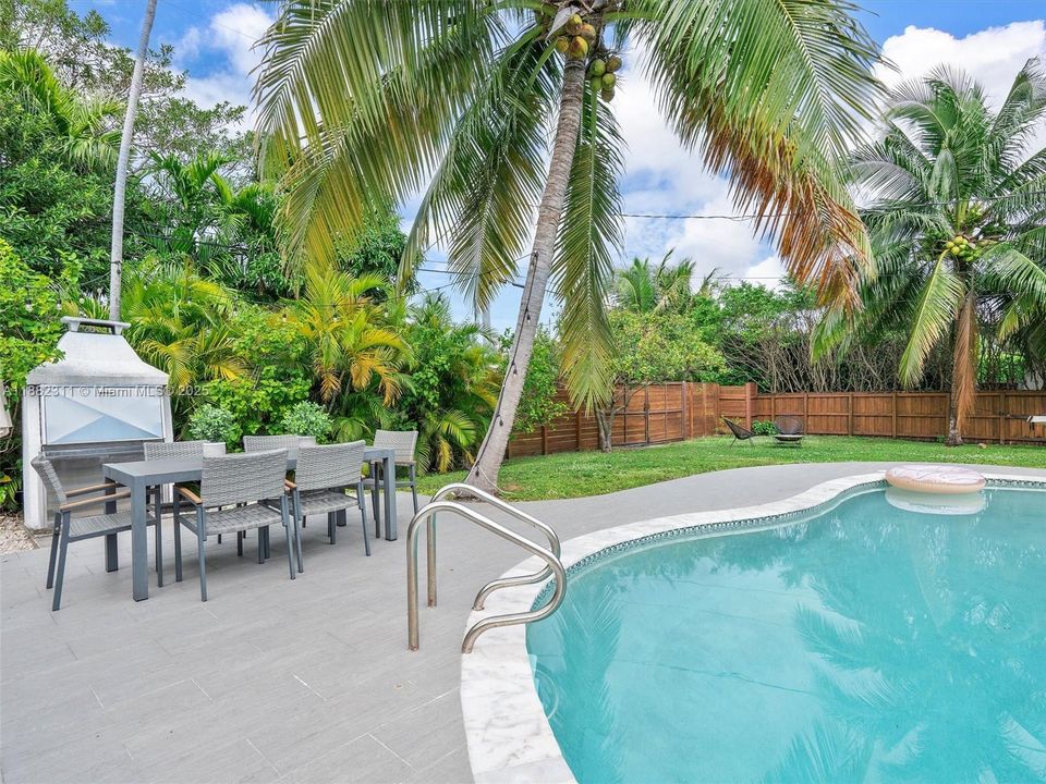 Active With Contract: $1,950,000 (4 beds, 2 baths, 2705 Square Feet)