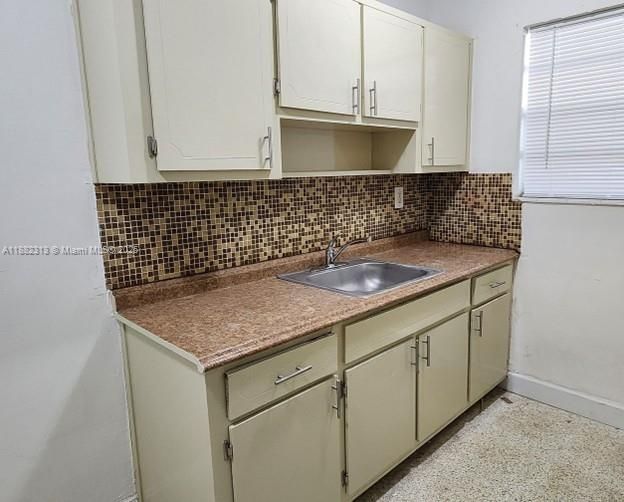 Active With Contract: $1,399 (1 beds, 1 baths, 650 Square Feet)