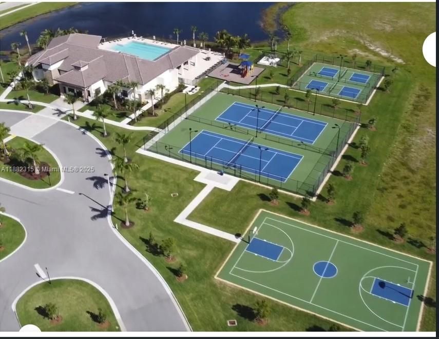 Недавно арендовано: $2,500 (4 спален, 2 ванн, 2032 Квадратных фут)