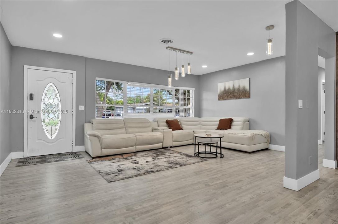 待售: $1,185,000 (4 贝兹, 2 浴室, 2162 平方英尺)