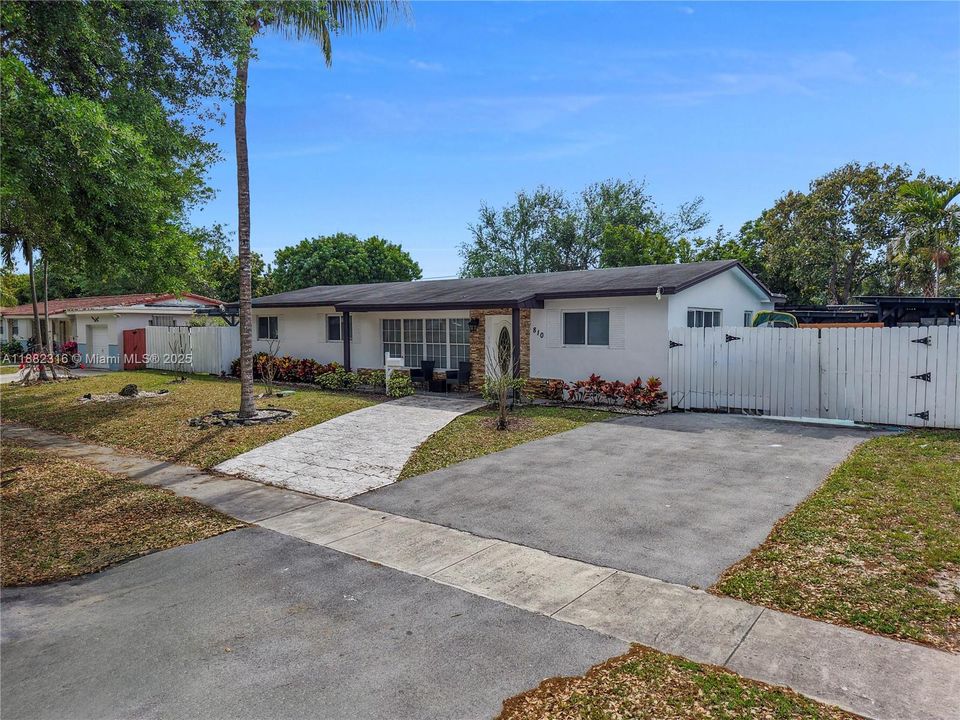 待售: $1,185,000 (4 贝兹, 2 浴室, 2162 平方英尺)