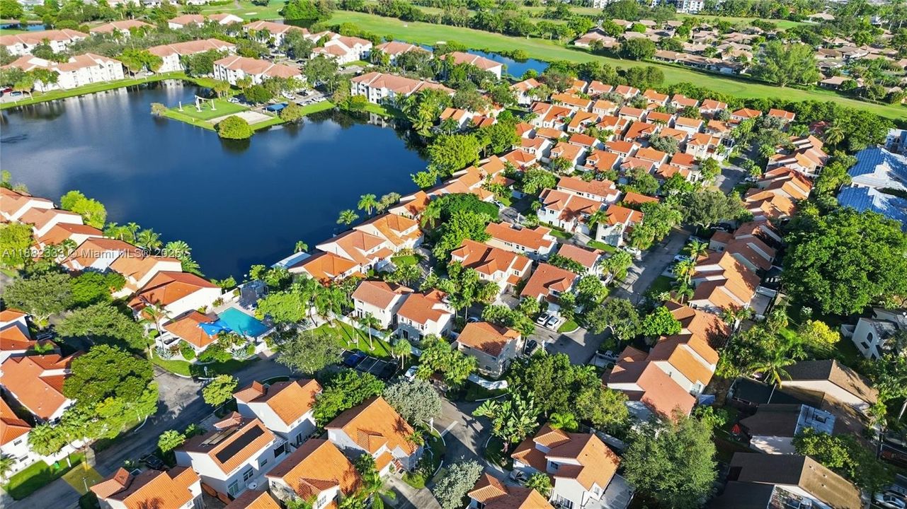 Под контрактом: $499,000 (3 спален, 2 ванн, 1683 Квадратных фут)