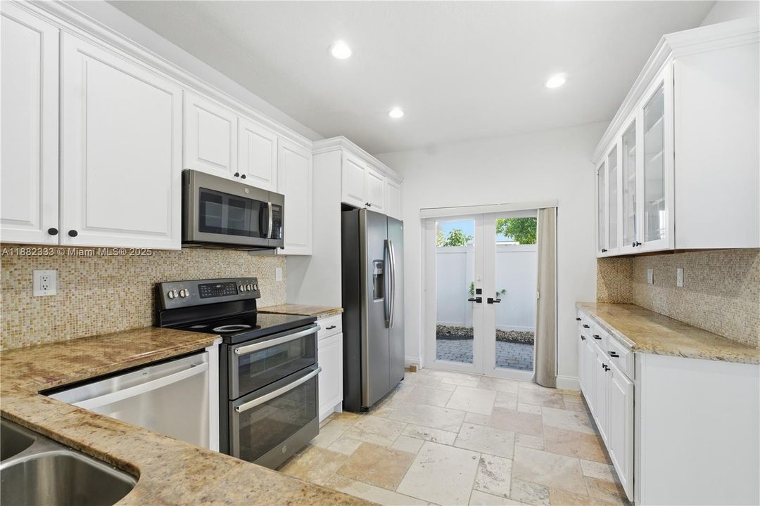 Под контрактом: $499,000 (3 спален, 2 ванн, 1683 Квадратных фут)