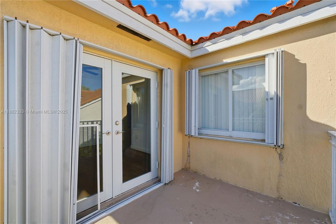 Под контрактом: $499,000 (3 спален, 2 ванн, 1683 Квадратных фут)