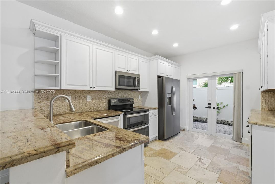 Под контрактом: $499,000 (3 спален, 2 ванн, 1683 Квадратных фут)