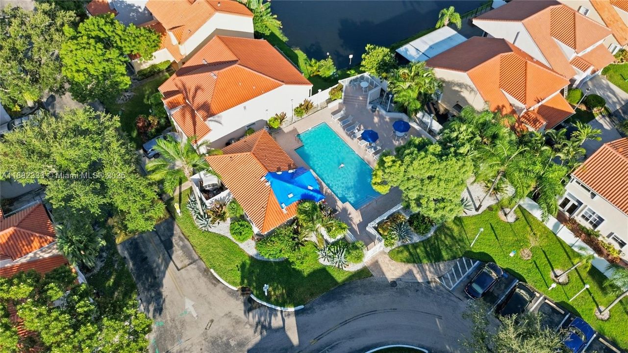 Под контрактом: $499,000 (3 спален, 2 ванн, 1683 Квадратных фут)