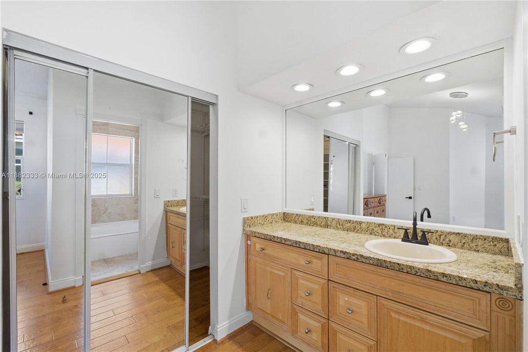 Под контрактом: $499,000 (3 спален, 2 ванн, 1683 Квадратных фут)