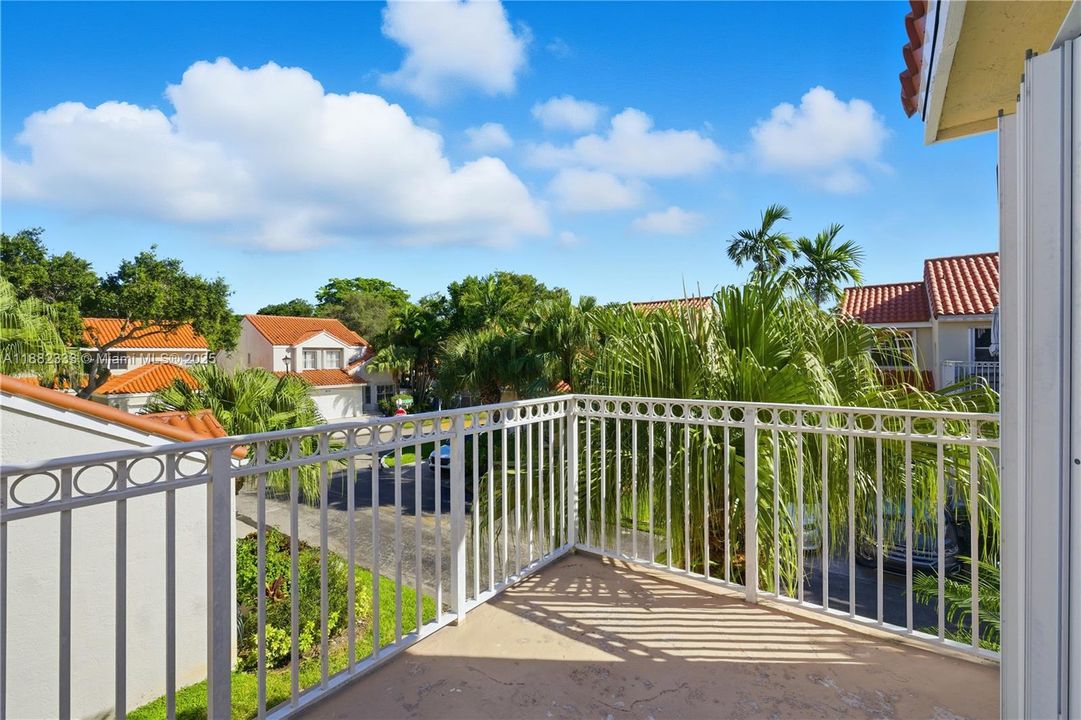 Под контрактом: $499,000 (3 спален, 2 ванн, 1683 Квадратных фут)