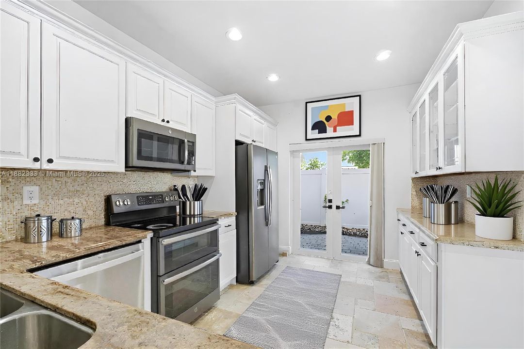 Под контрактом: $499,000 (3 спален, 2 ванн, 1683 Квадратных фут)