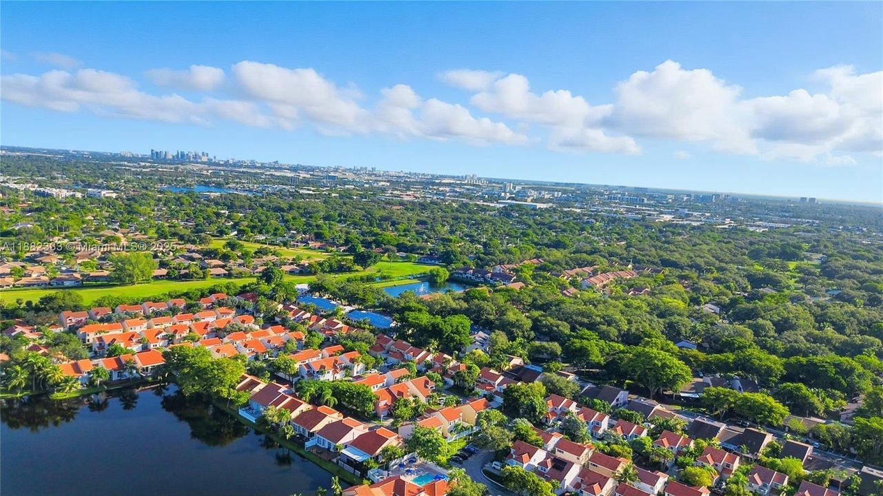 Под контрактом: $499,000 (3 спален, 2 ванн, 1683 Квадратных фут)