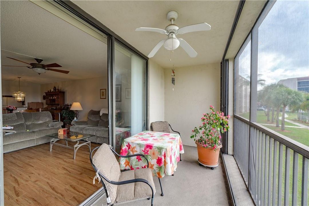 SCREENED BALCONY - LIVING ROOM