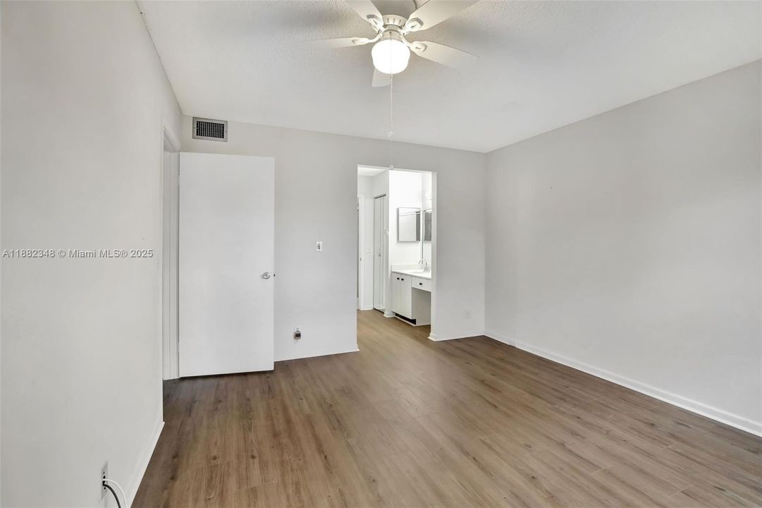 Recientemente alquilado: $1,950 (2 camas, 2 baños, 1100 Pies cuadrados)