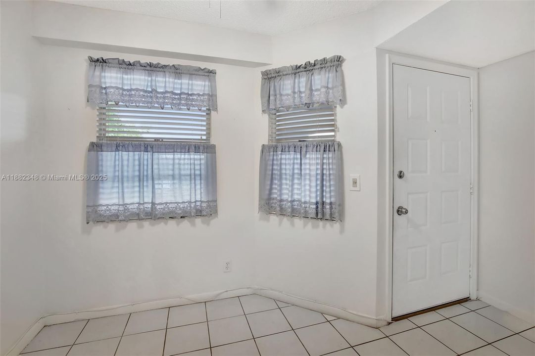 Recientemente alquilado: $1,950 (2 camas, 2 baños, 1100 Pies cuadrados)