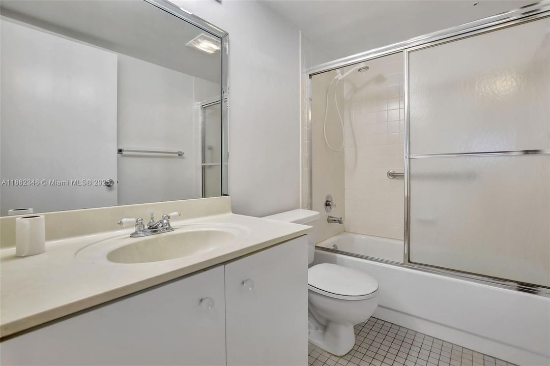 Recientemente alquilado: $1,950 (2 camas, 2 baños, 1100 Pies cuadrados)