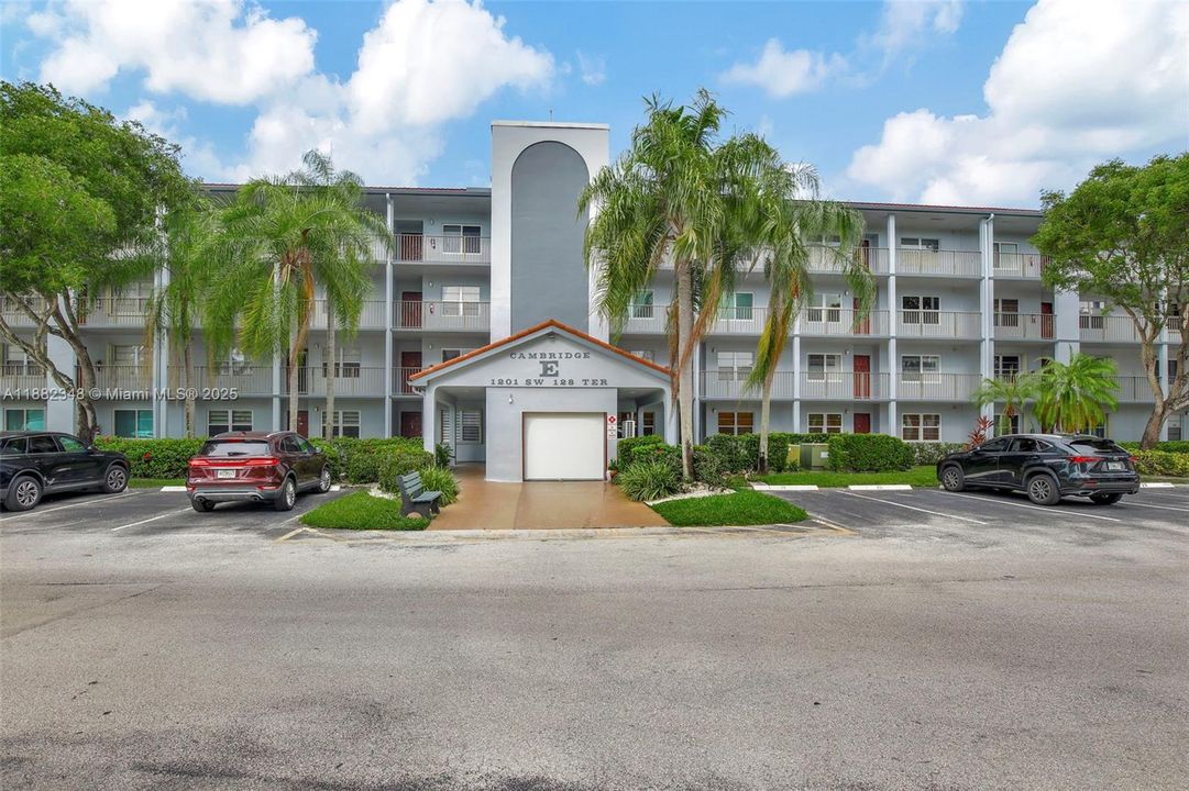 Recientemente alquilado: $1,950 (2 camas, 2 baños, 1100 Pies cuadrados)