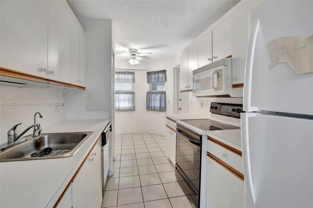 Recientemente alquilado: $1,950 (2 camas, 2 baños, 1100 Pies cuadrados)