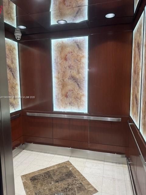 Active With Contract: $219,900 (2 beds, 2 baths, 1043 Square Feet)