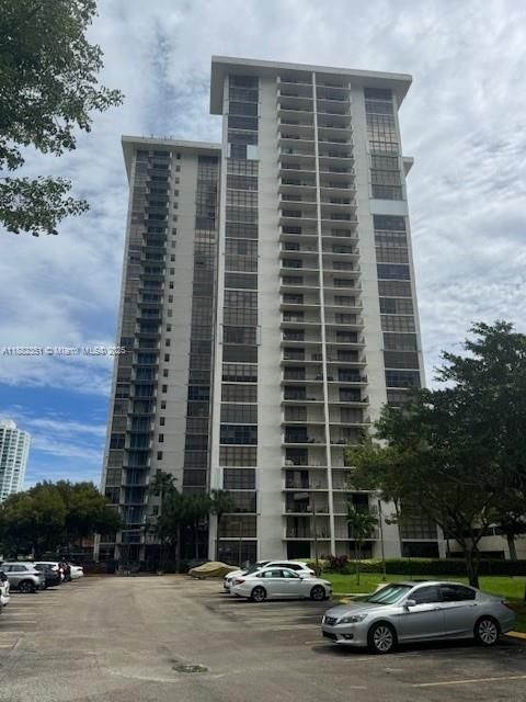 Active With Contract: $219,900 (2 beds, 2 baths, 1043 Square Feet)
