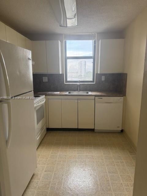 Active With Contract: $219,900 (2 beds, 2 baths, 1043 Square Feet)
