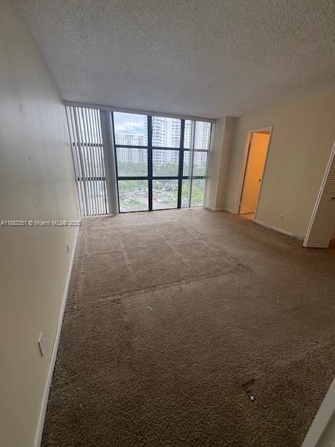 Active With Contract: $219,900 (2 beds, 2 baths, 1043 Square Feet)