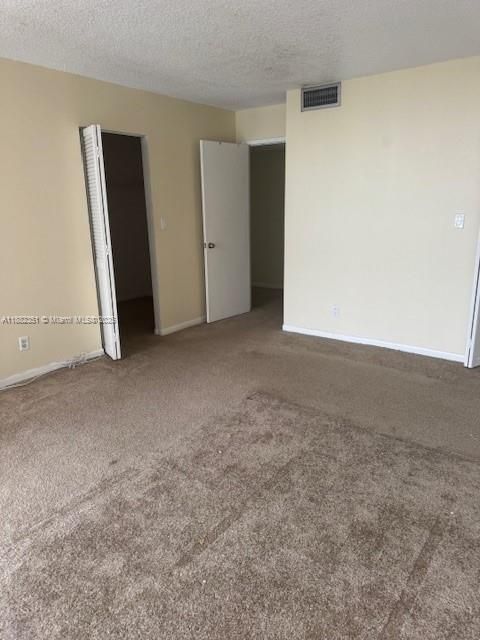 Active With Contract: $219,900 (2 beds, 2 baths, 1043 Square Feet)