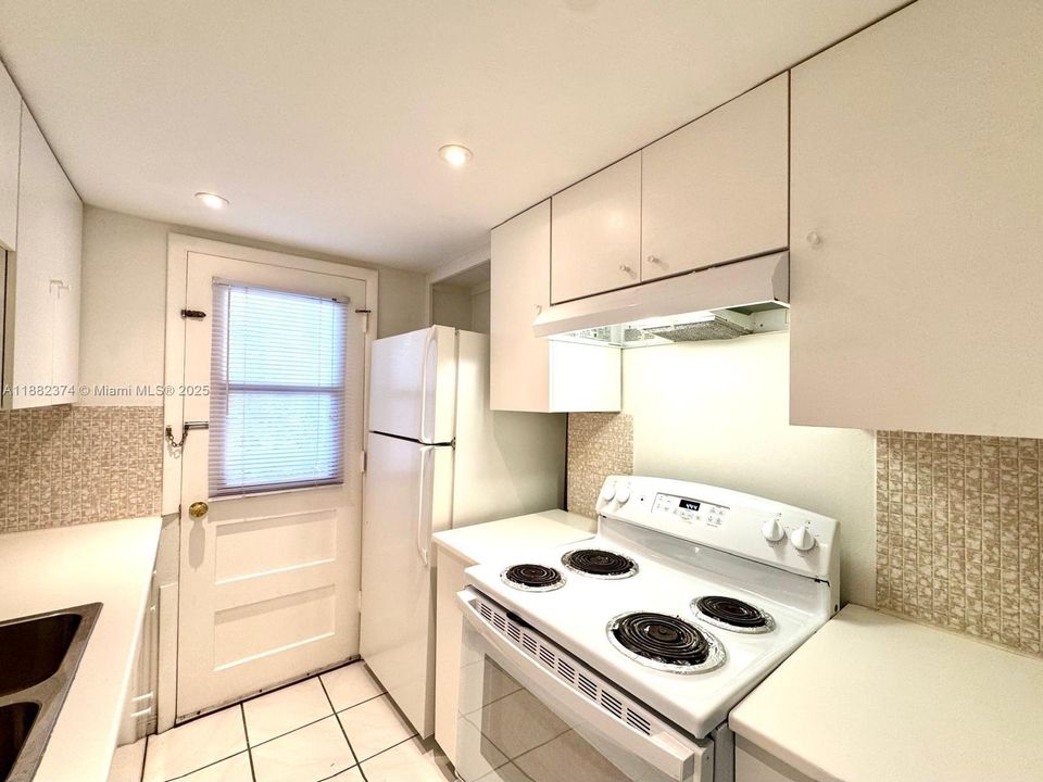 待售: $159,500 (1 贝兹, 1 浴室, 623 平方英尺)