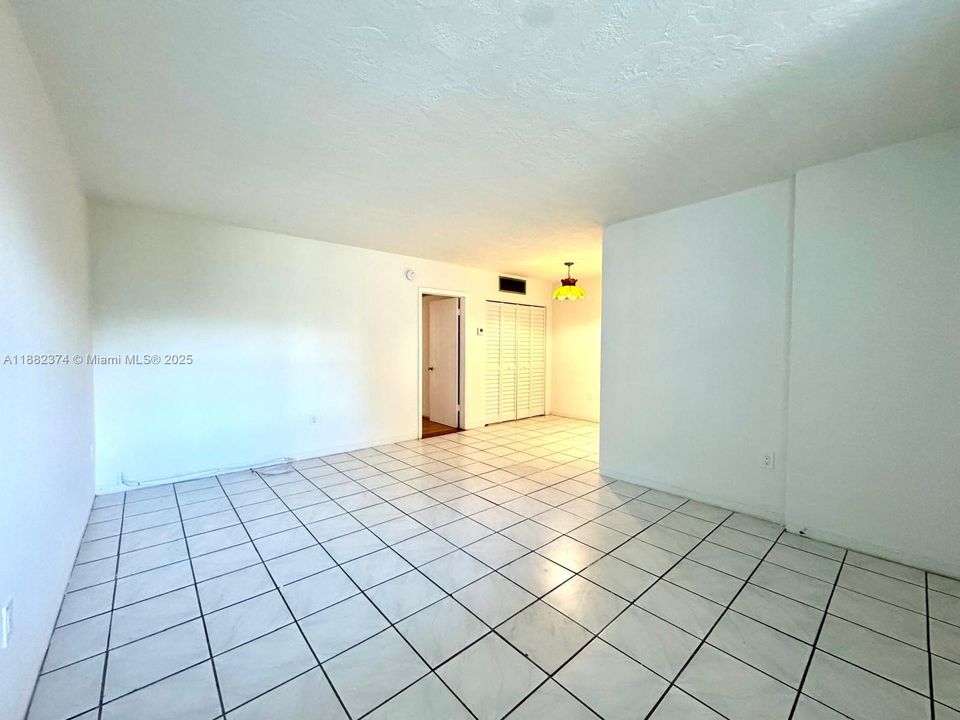 待售: $159,500 (1 贝兹, 1 浴室, 623 平方英尺)