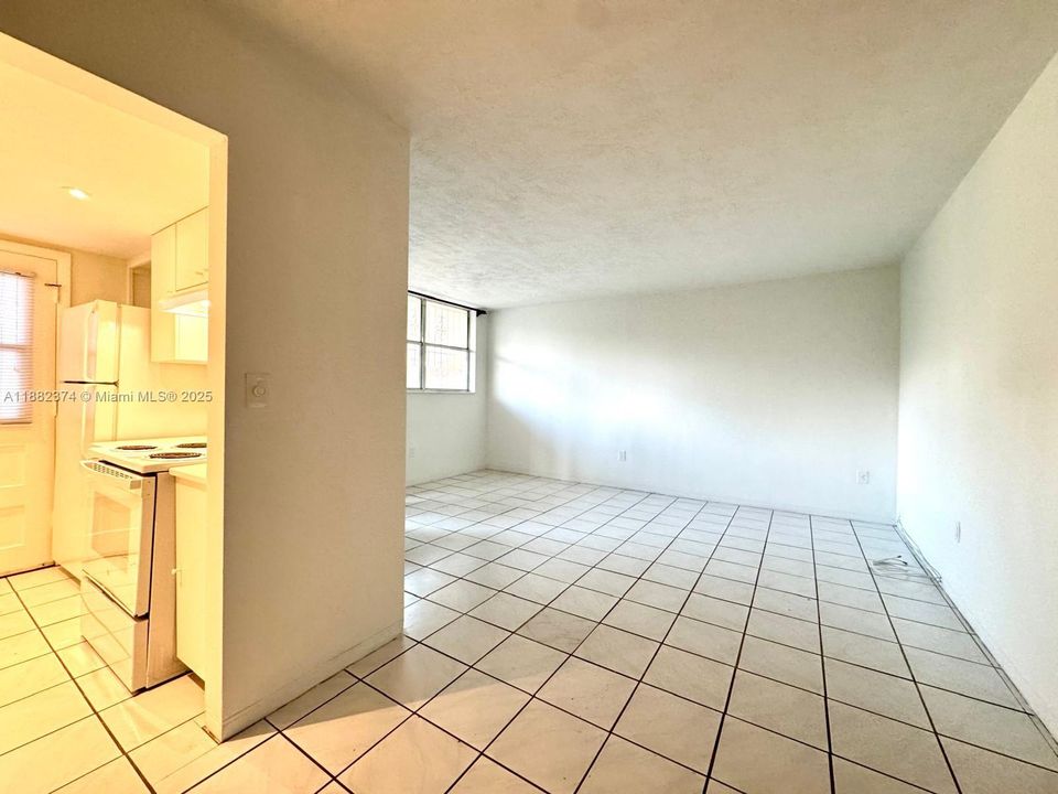 待售: $159,500 (1 贝兹, 1 浴室, 623 平方英尺)