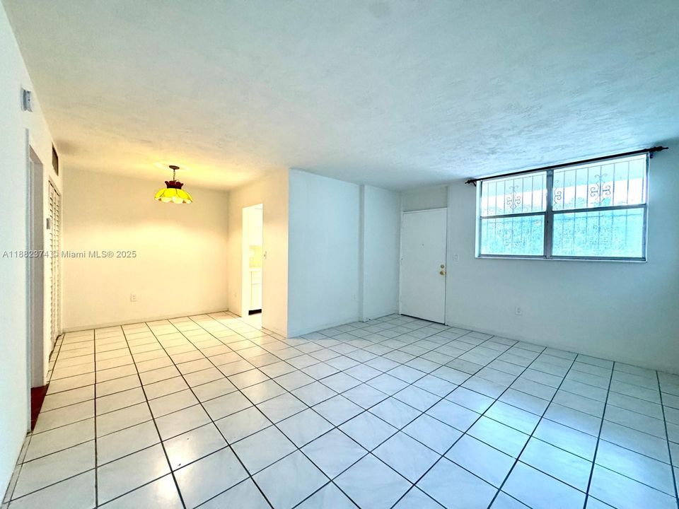 待售: $159,500 (1 贝兹, 1 浴室, 623 平方英尺)