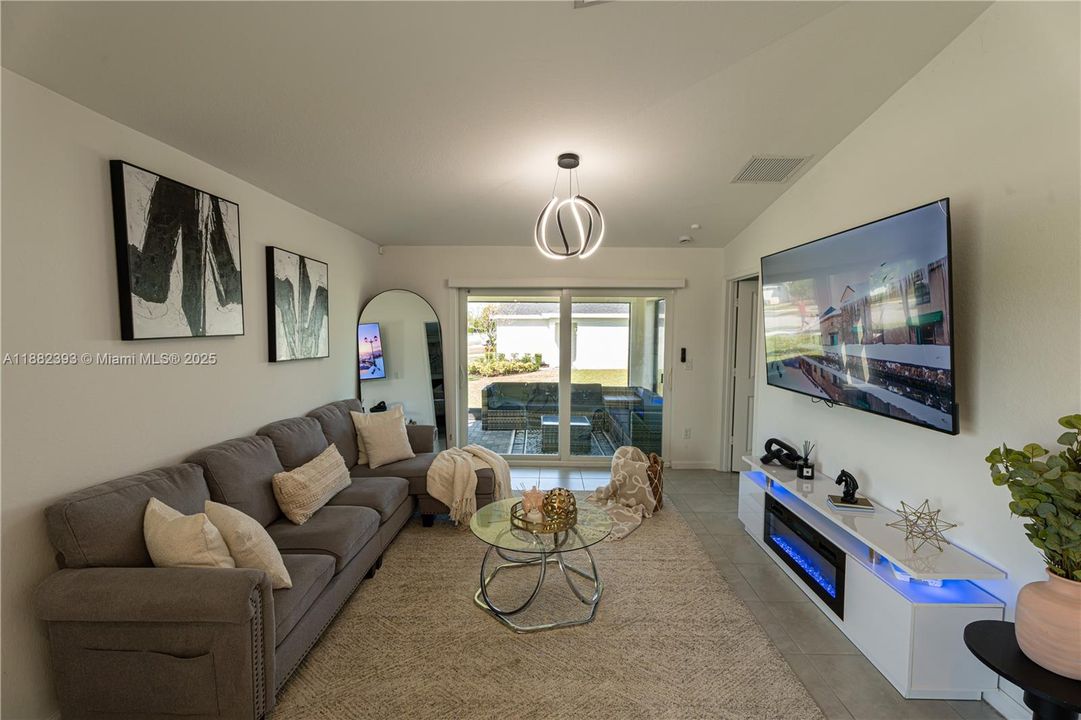 For Rent: $2,850 (3 beds, 2 baths, 1451 Square Feet)