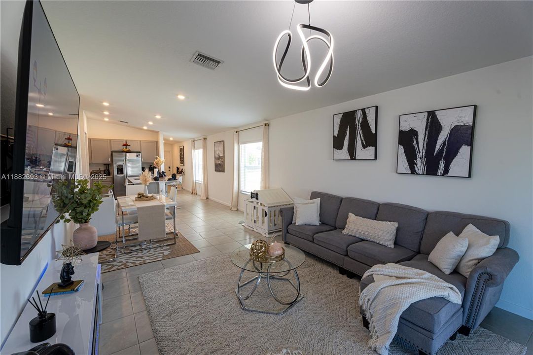 For Rent: $2,850 (3 beds, 2 baths, 1451 Square Feet)