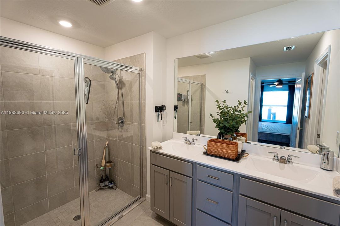 For Rent: $2,850 (3 beds, 2 baths, 1451 Square Feet)