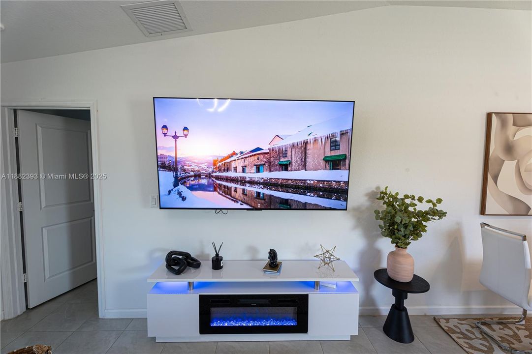 For Rent: $2,850 (3 beds, 2 baths, 1451 Square Feet)