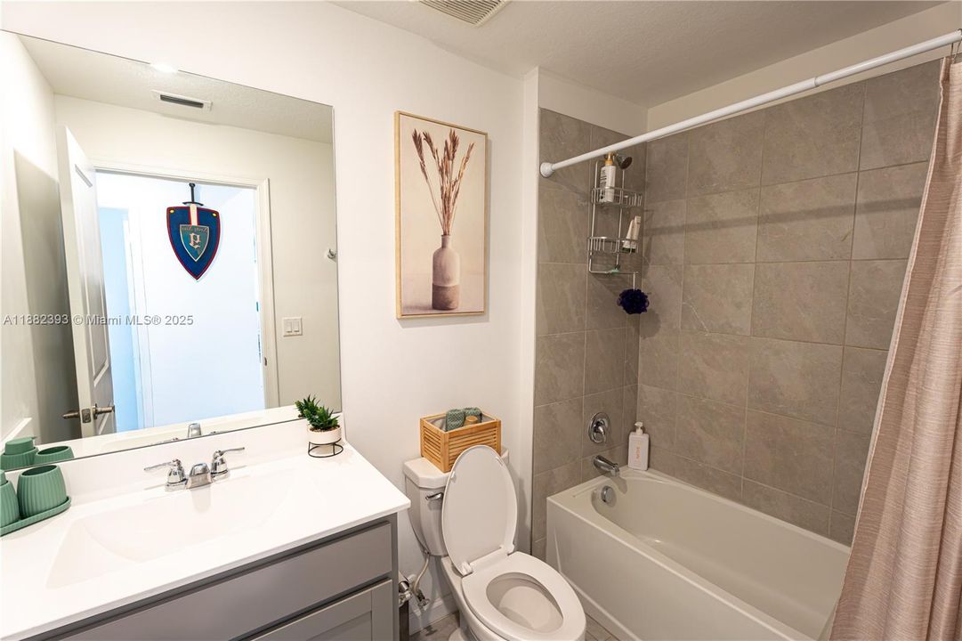 For Rent: $2,850 (3 beds, 2 baths, 1451 Square Feet)