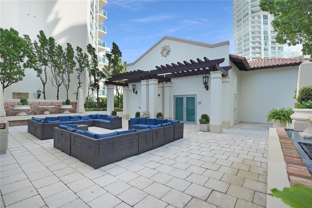 En Venta: $949,000 (3 camas, 2 baños, 1648 Pies cuadrados)