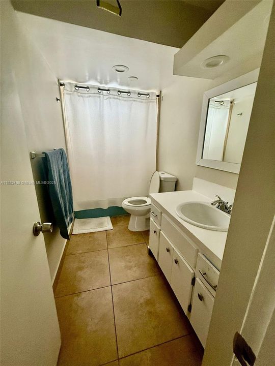 最近租的: $1,750 (1 贝兹, 1 浴室, 1002 平方英尺)