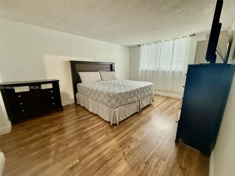 最近租的: $1,750 (1 贝兹, 1 浴室, 1002 平方英尺)