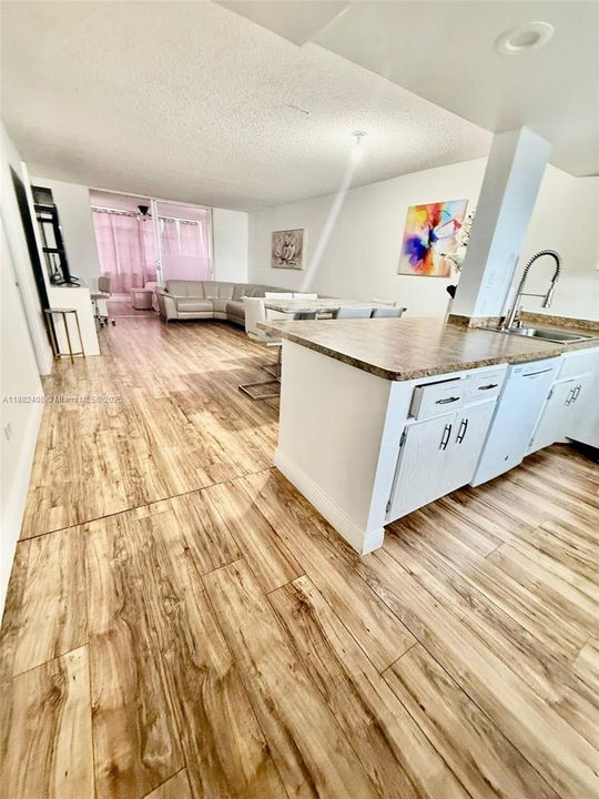 最近租的: $1,750 (1 贝兹, 1 浴室, 1002 平方英尺)