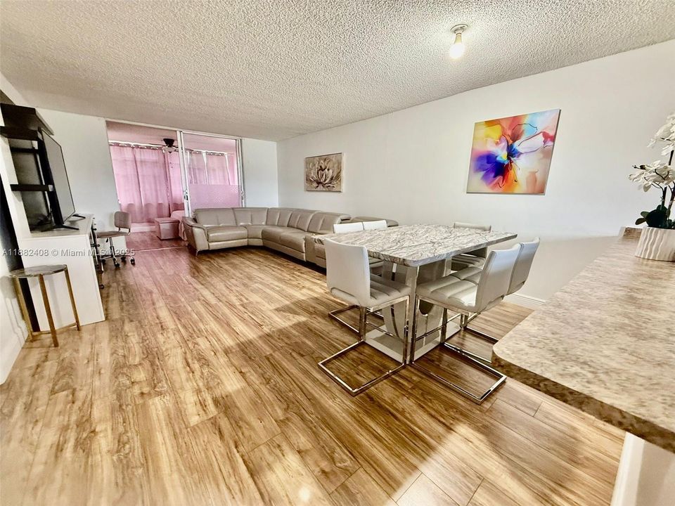 最近租的: $1,750 (1 贝兹, 1 浴室, 1002 平方英尺)