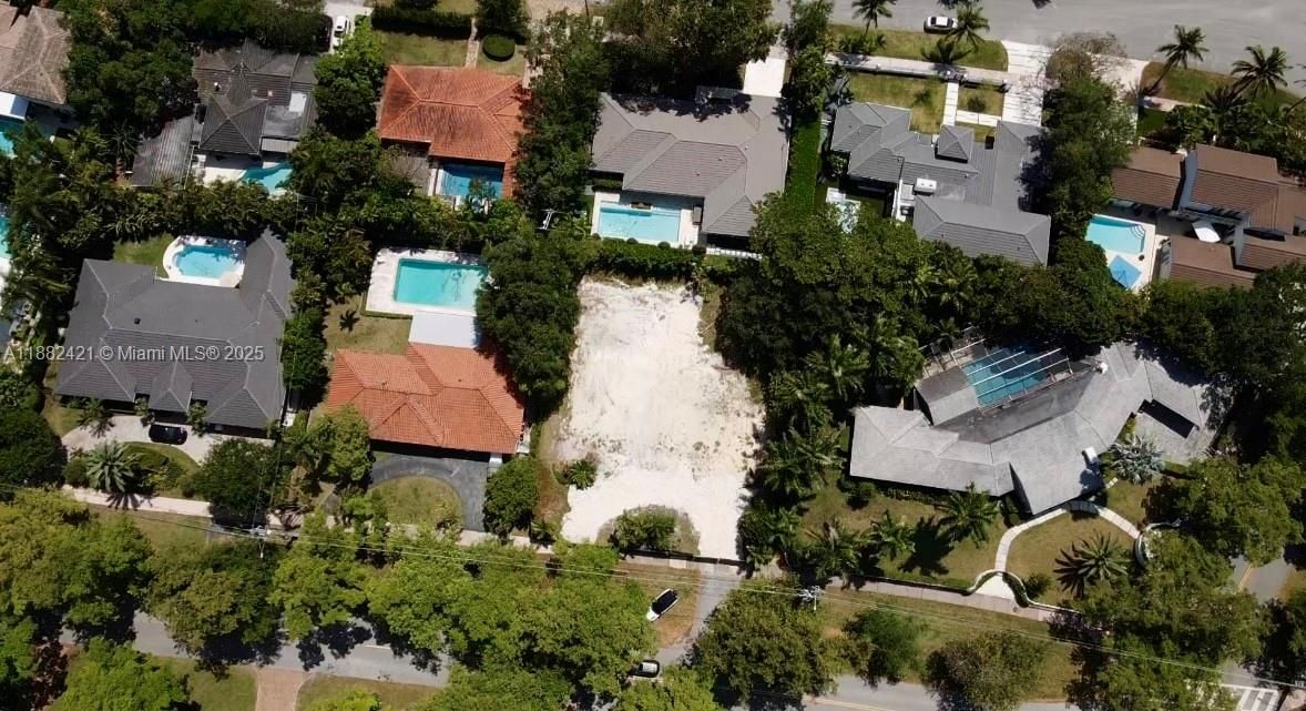 Под контрактом: $3,000,000 (0.29 acres)