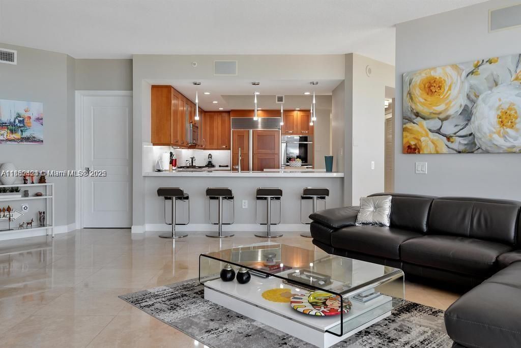 На продажу: $3,100,000 (4 спален, 3 ванн, 3724 Квадратных фут)