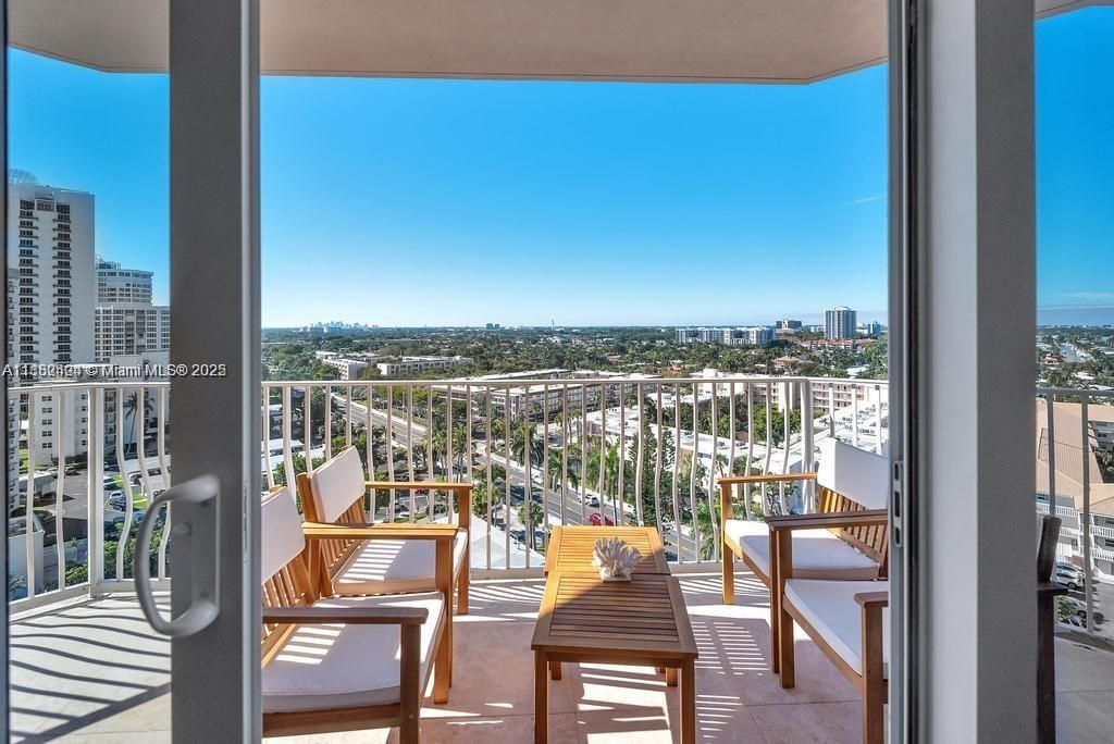 На продажу: $3,100,000 (4 спален, 3 ванн, 3724 Квадратных фут)