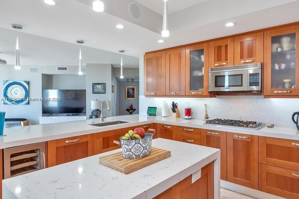 На продажу: $3,100,000 (4 спален, 3 ванн, 3724 Квадратных фут)