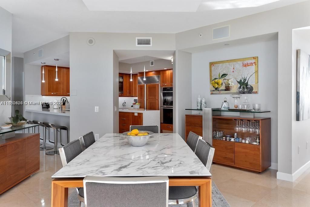 На продажу: $3,100,000 (4 спален, 3 ванн, 3724 Квадратных фут)