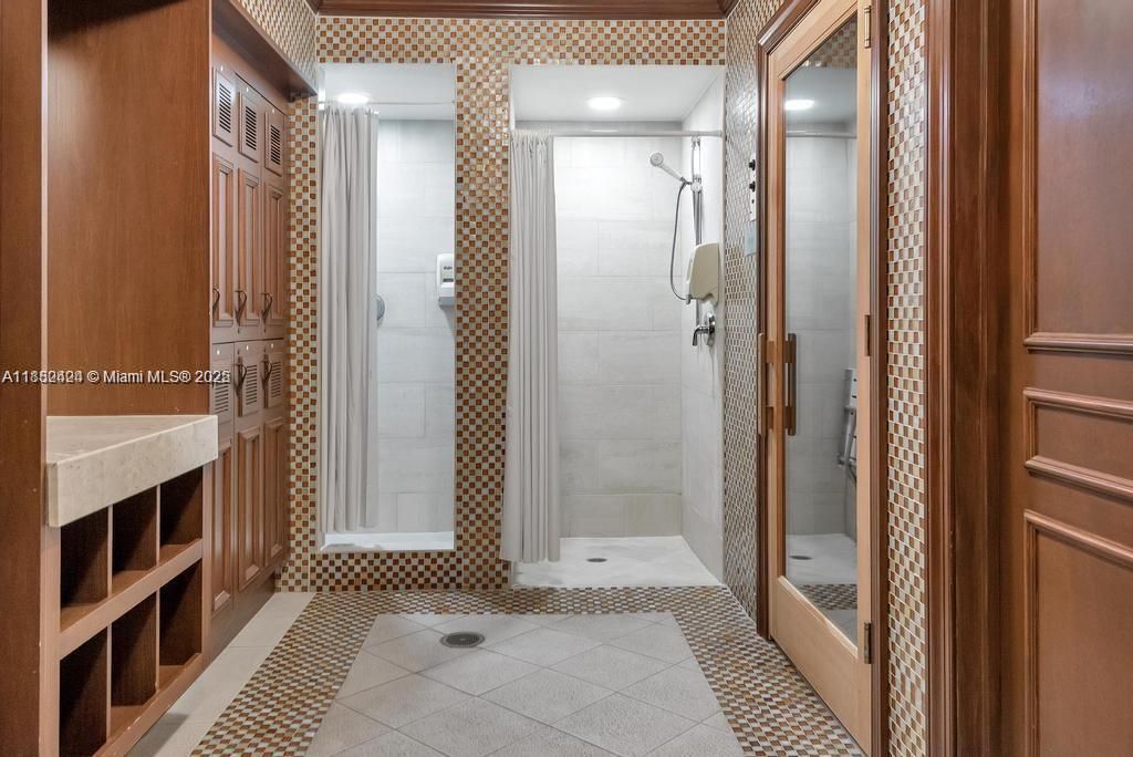 На продажу: $3,100,000 (4 спален, 3 ванн, 3724 Квадратных фут)