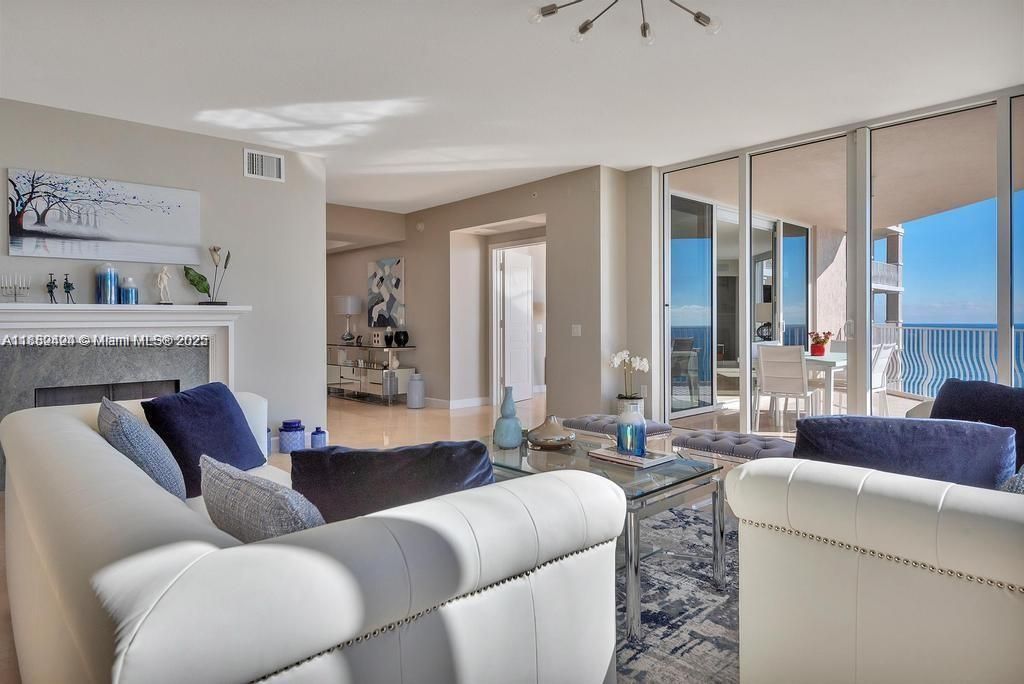 На продажу: $3,100,000 (4 спален, 3 ванн, 3724 Квадратных фут)