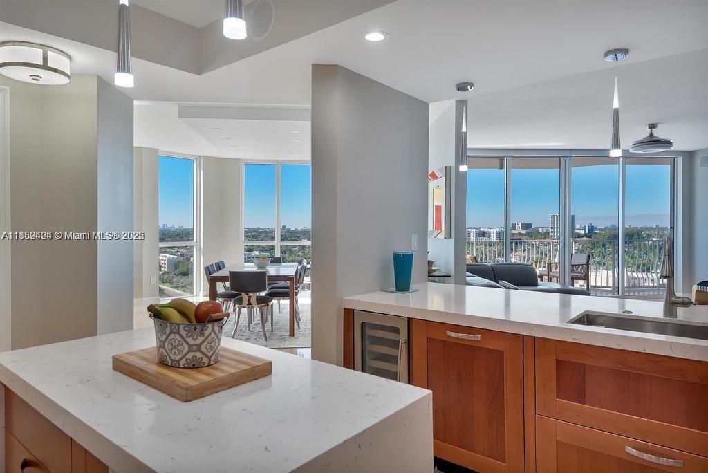 На продажу: $3,100,000 (4 спален, 3 ванн, 3724 Квадратных фут)