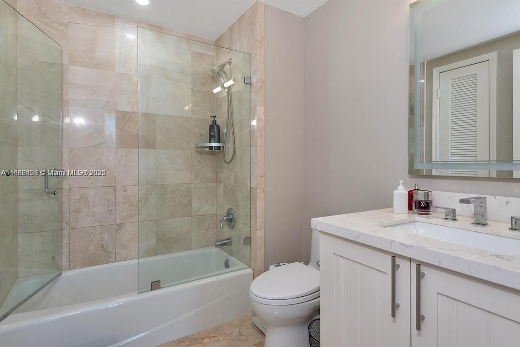 На продажу: $3,100,000 (4 спален, 3 ванн, 3724 Квадратных фут)