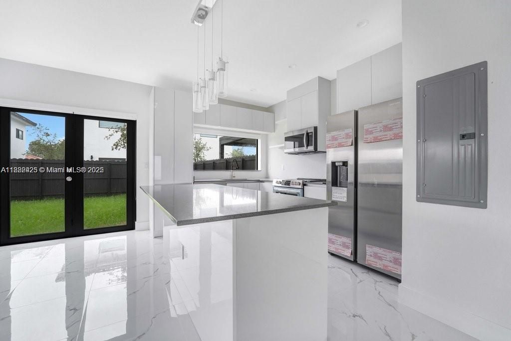 For Sale: $645,900 (4 beds, 3 baths, 1847 Square Feet)